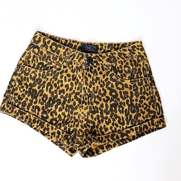 ChiOle Pants - Leopard Print Rolled Hem Shorts Stretch 5 Pocket M